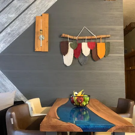 Apartament Modern Rustic House